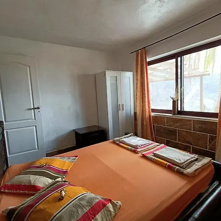Ana House